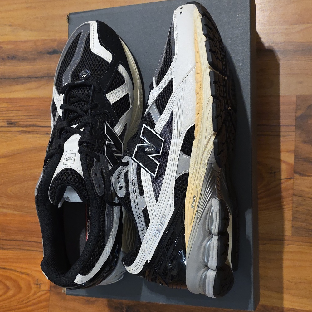 NEW New Balance 1906U Black Sea Salt Magnet White